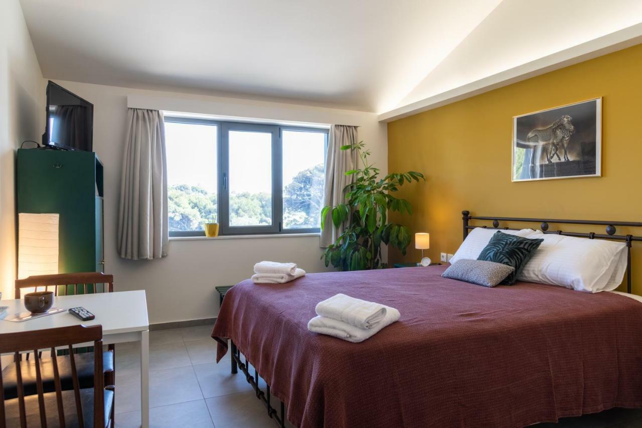 Apartment Chroma Pikermion