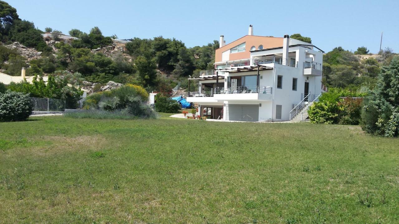 Holiday home Beautiful House By The Sea,loutraki Skaloma.