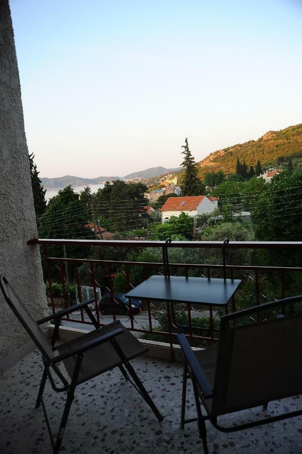 Sea Breeze Apartment Palaiontsiflikion
