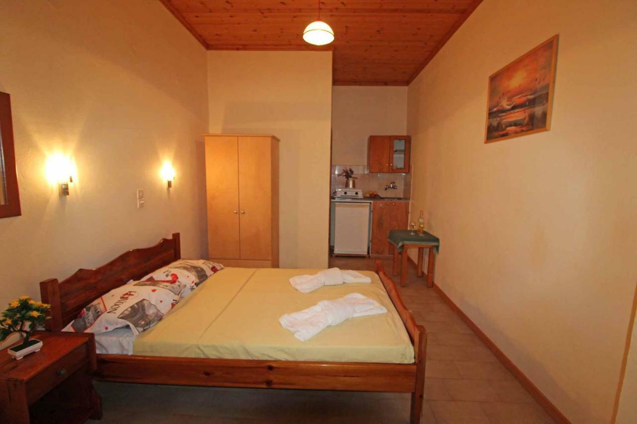 White House Pagoi * Agios Georgios Pagon