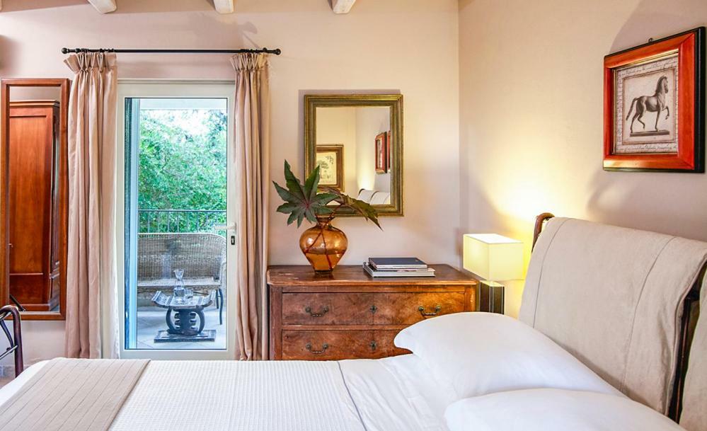 Villa Ioli- Beachfront Luxury *