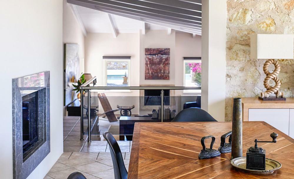 Villa Ioli- Beachfront Luxury *