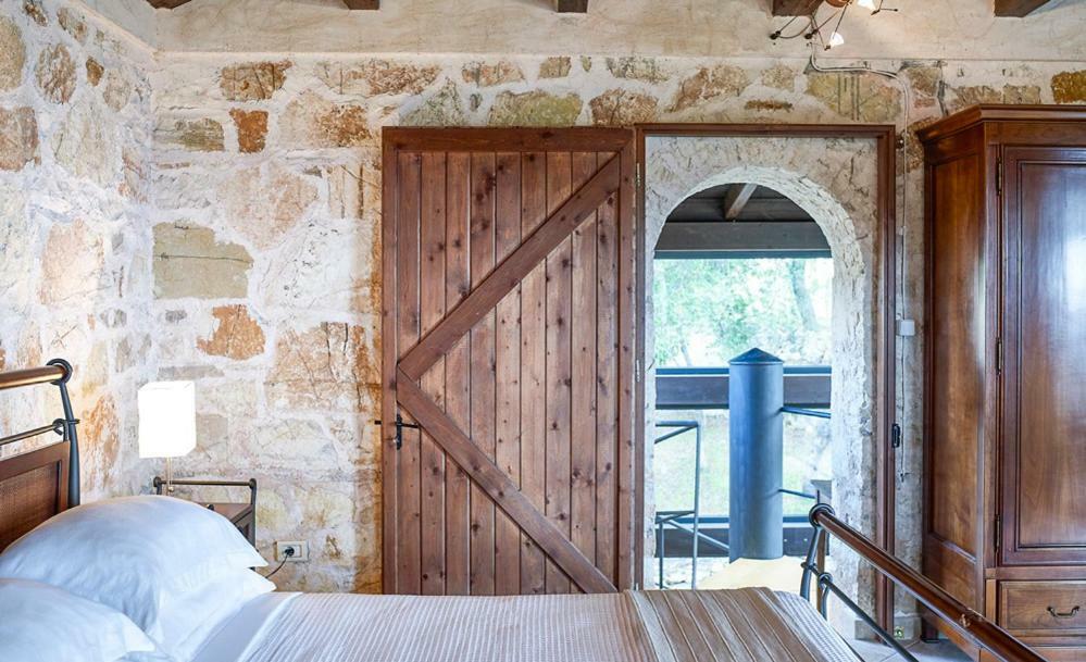 Ioli- Beachfront Luxury *