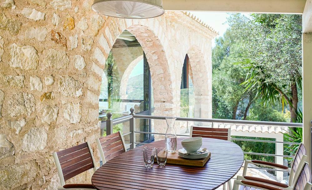 Ioli- Beachfront Luxury *