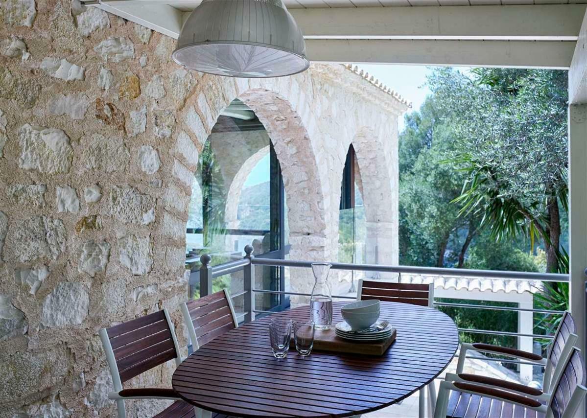 Ioli- Beachfront Luxury *