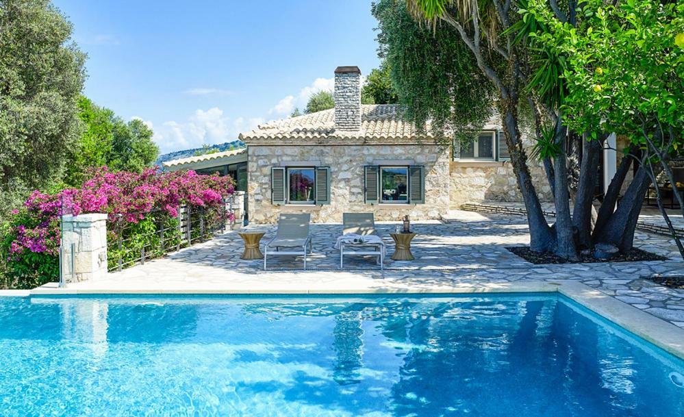 Ioli- Beachfront Luxury *