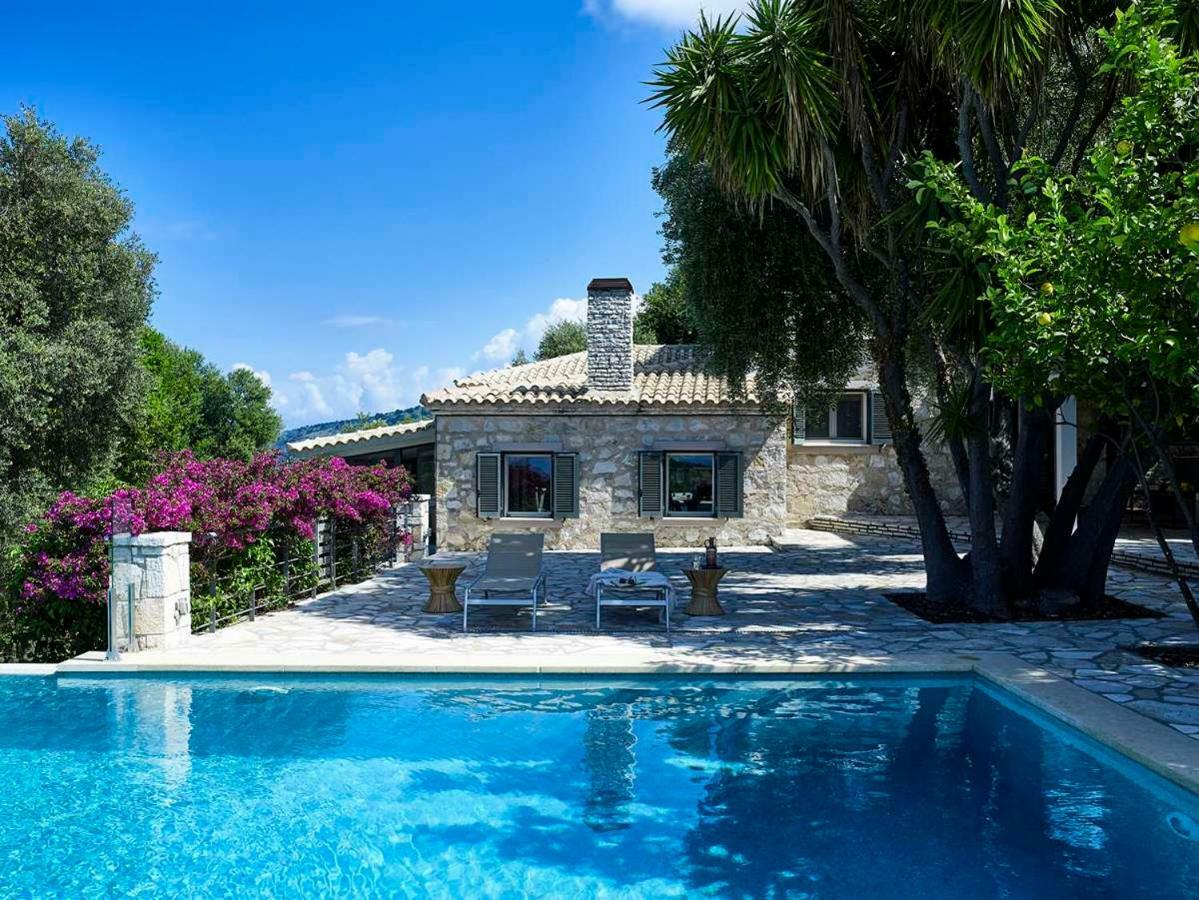 Villa Ioli- Beachfront Luxury *