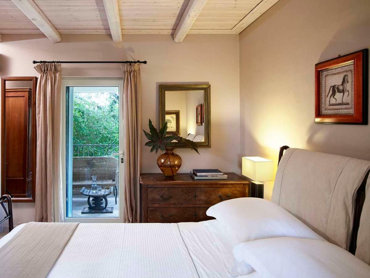 Villa Ioli- Beachfront Luxury *