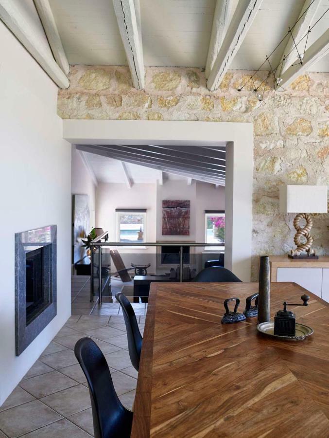 Villa Ioli- Beachfront Luxury