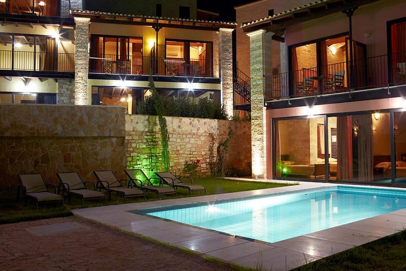 Aparthotel Ornella & 4*