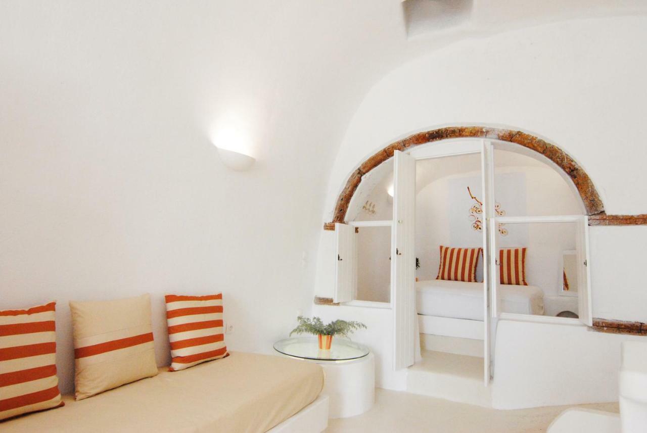 White Grape Guest house Oia (Santorini)