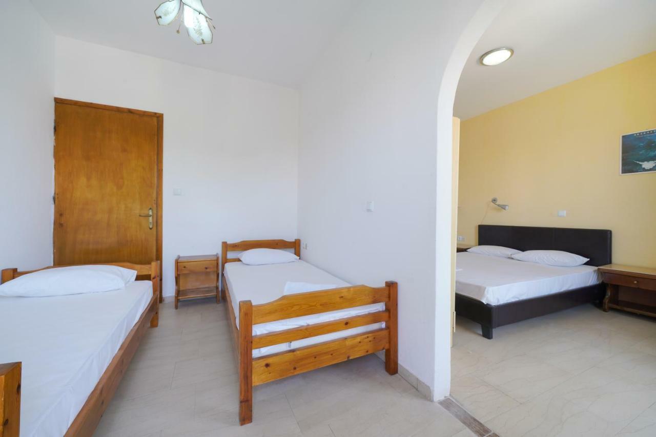 Apartment Lakis *