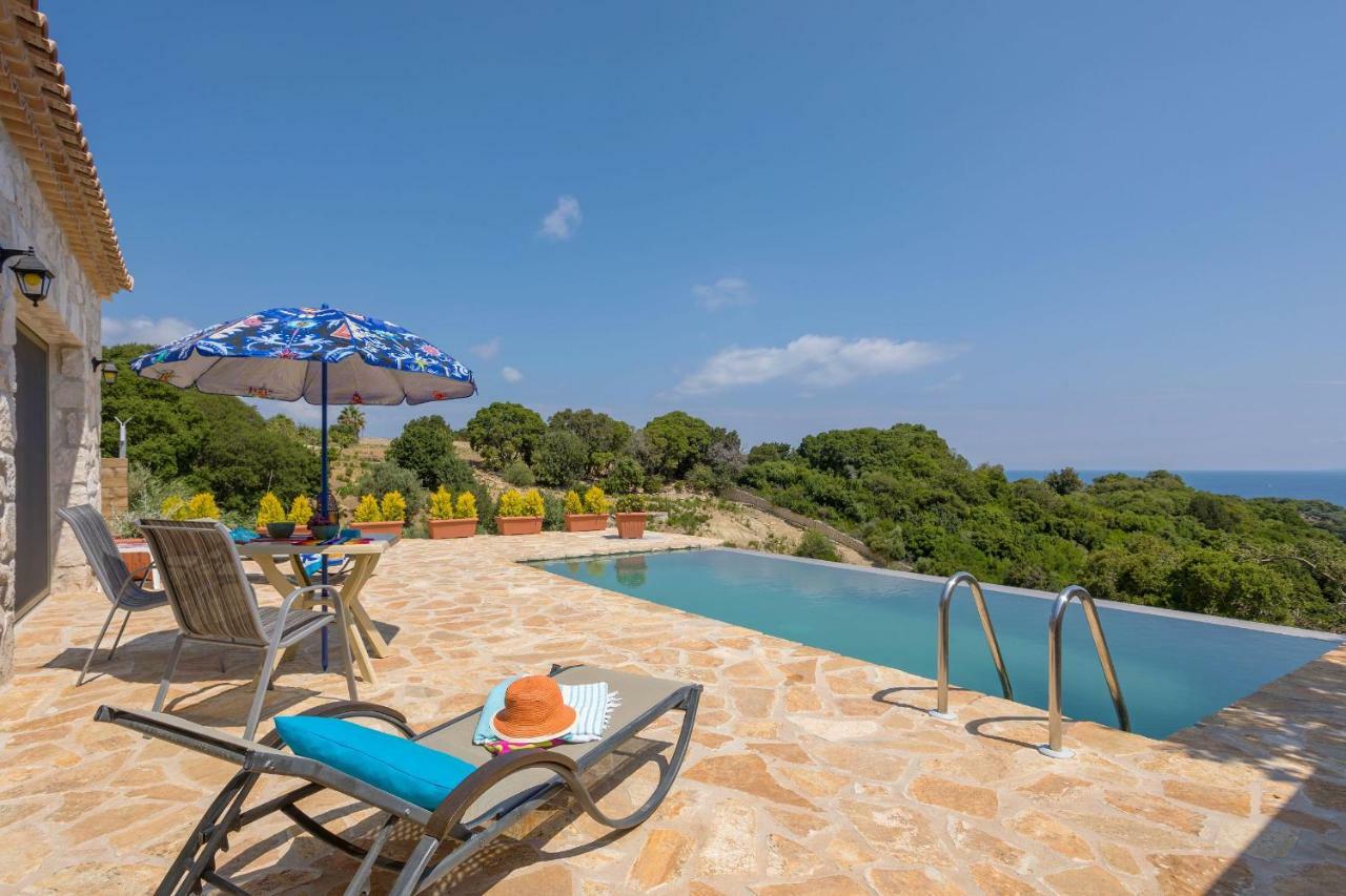 Villa David's - Private Pool & Scenic Surroundings