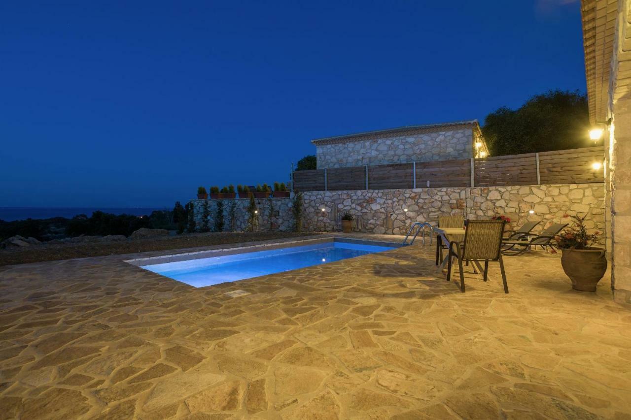 Villa David's - Private Pool & Scenic Surroundings *