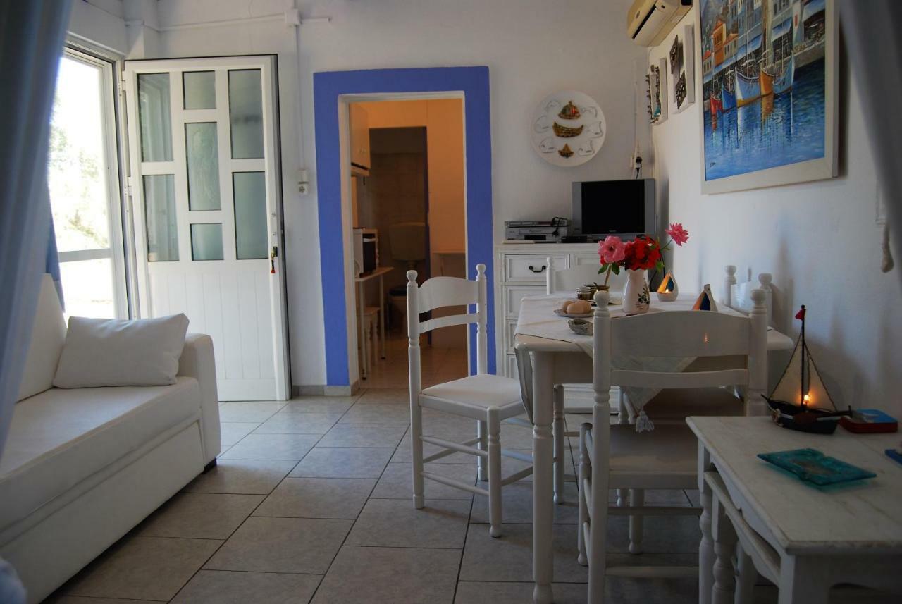 Killini The Small Cyclades * Kastro-Kyllini