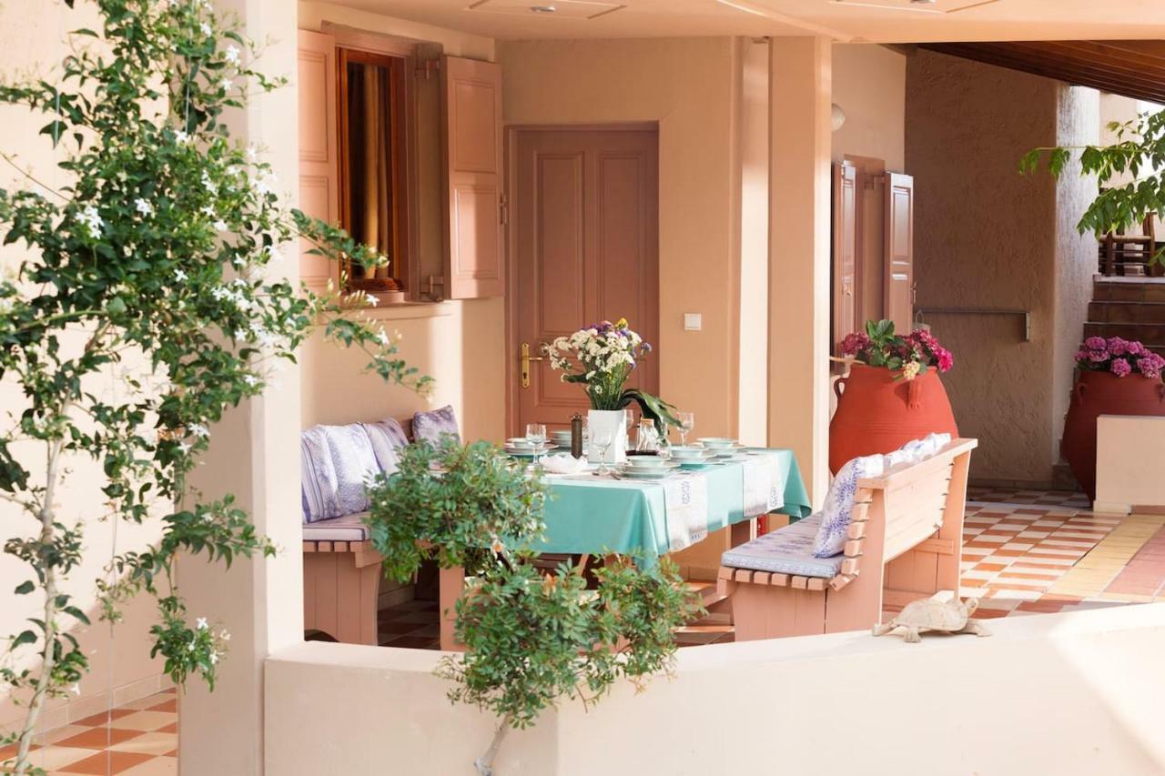 White Villa. Spacious With Prive Pool. Villa