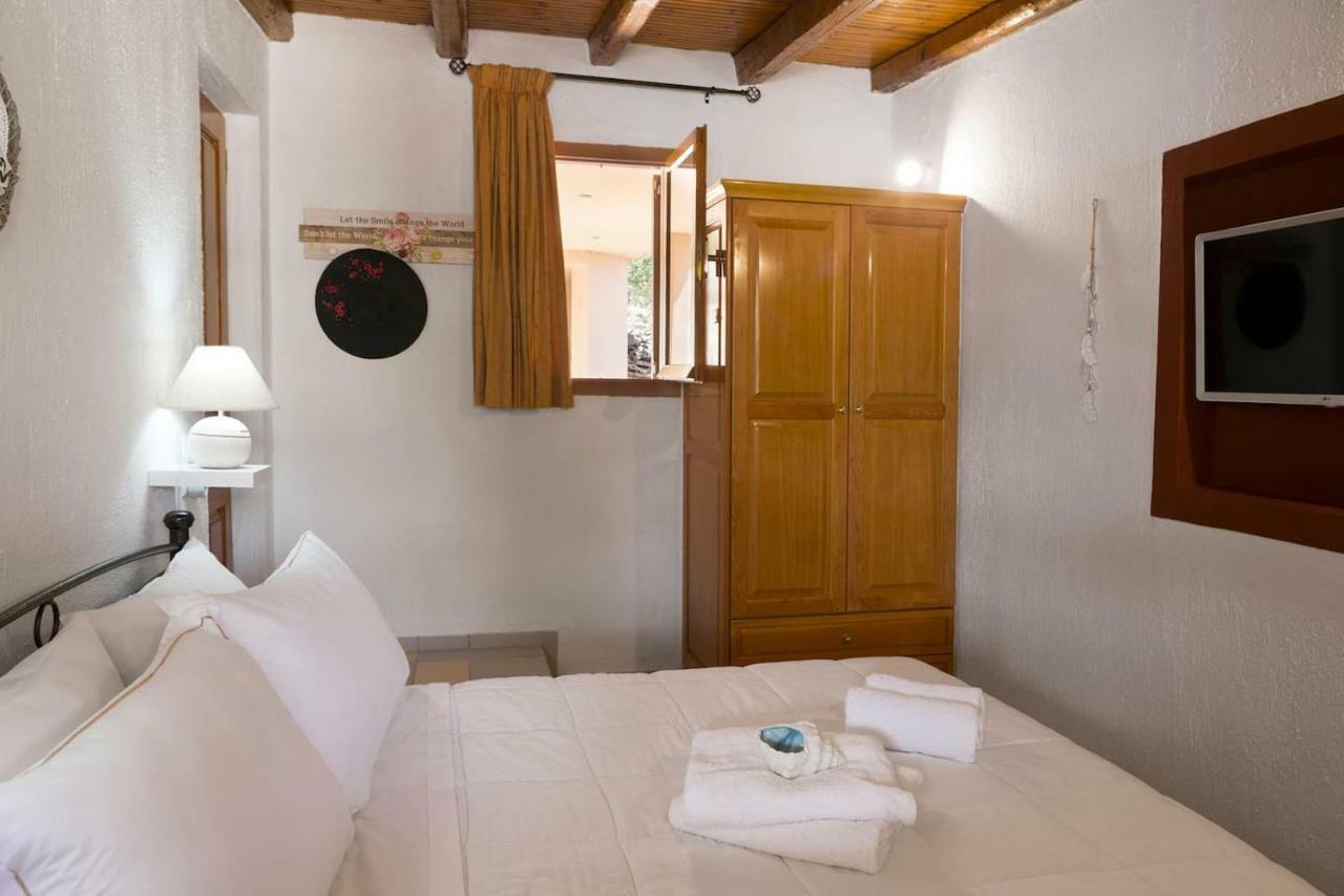 Villa White Villa. Spacious With Prive Pool. *