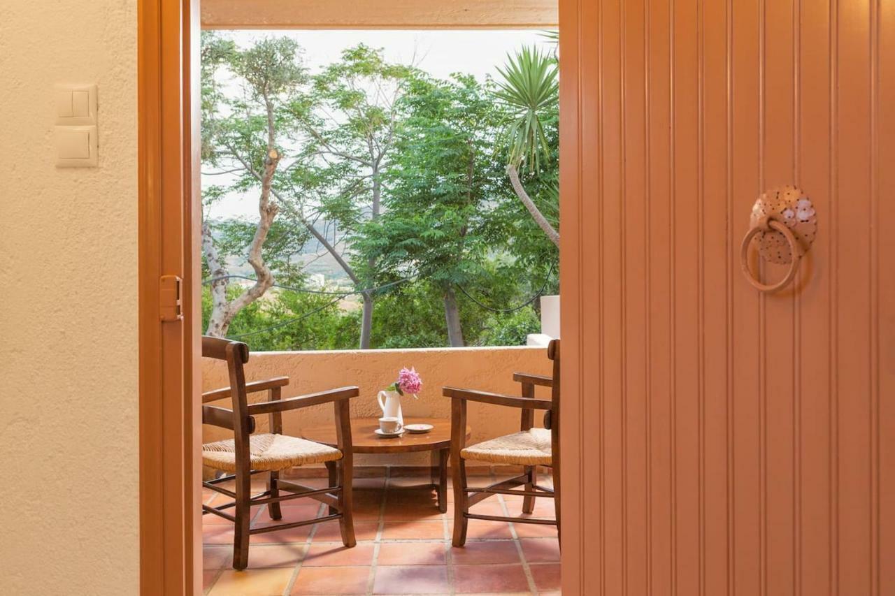 White Villa. Spacious With Prive Pool. Villa *