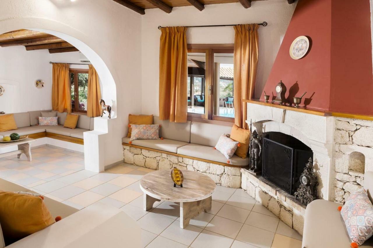 White Villa. Spacious With Prive Pool. * Agia Pelagia (Crete)