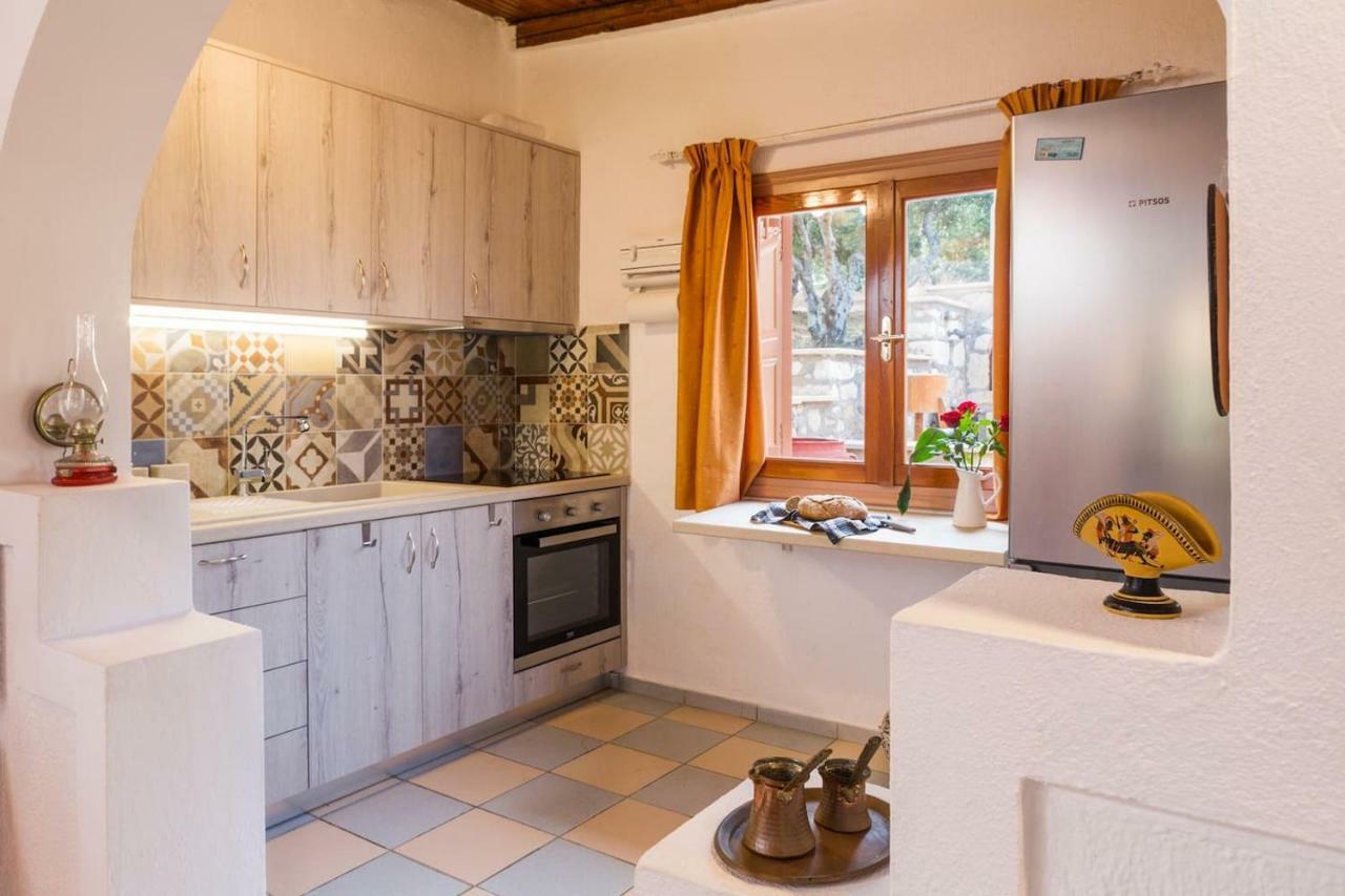 White Villa. Spacious With Prive Pool. Villa *