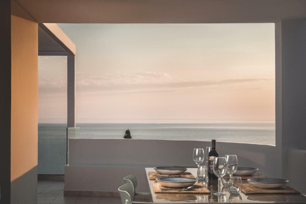 Villa Niki's - Luxury Seaview Villa!