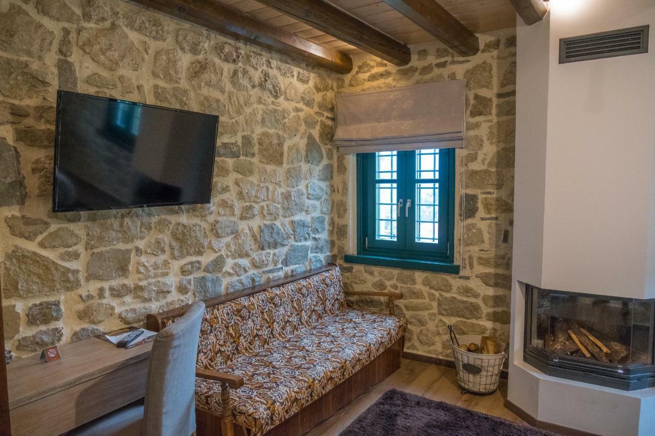 Arhontiko Vourloka Hotel 3*