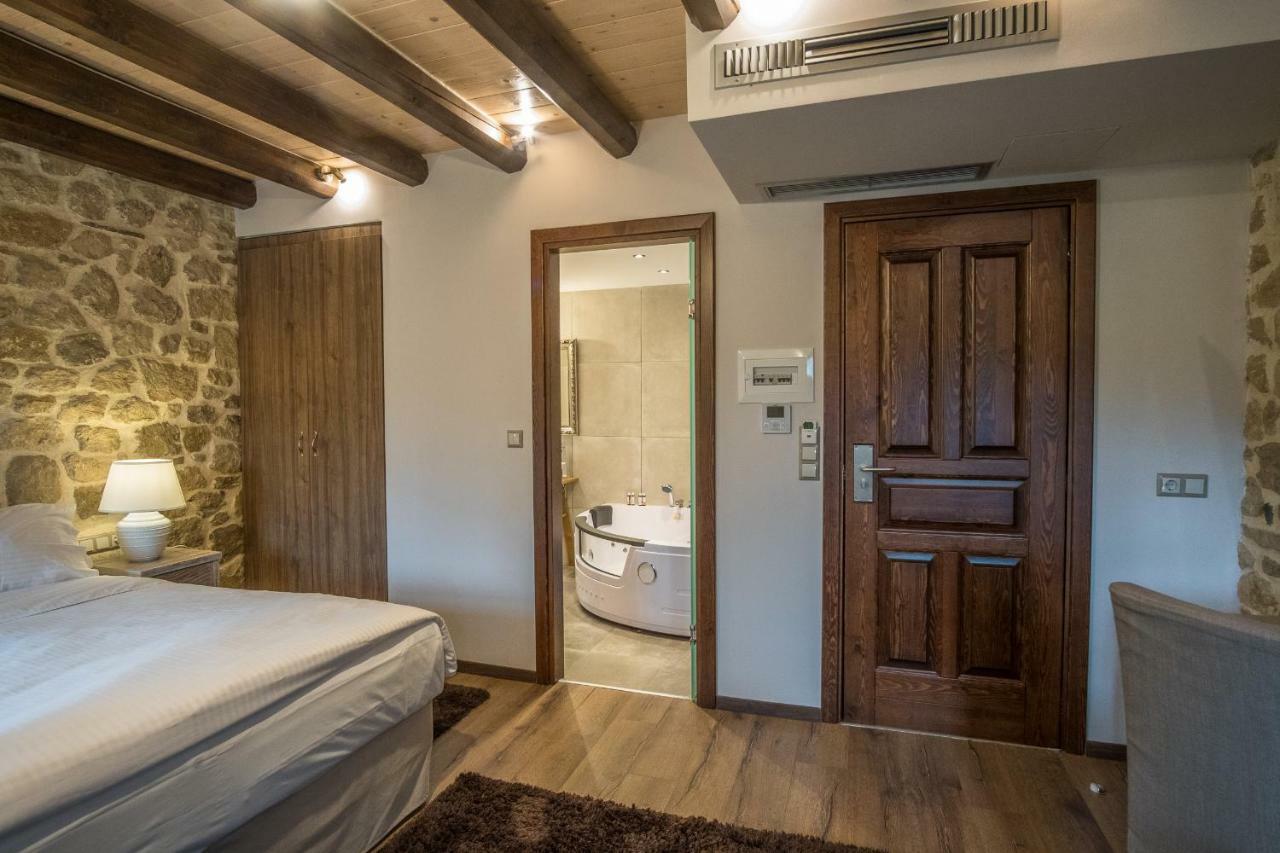 Arhontiko Vourloka Hotel