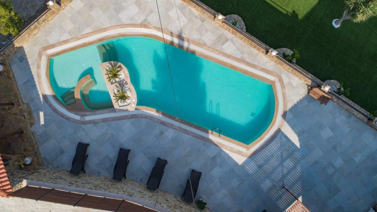 Oneiro Luxury ~ Nature, Serenity, View