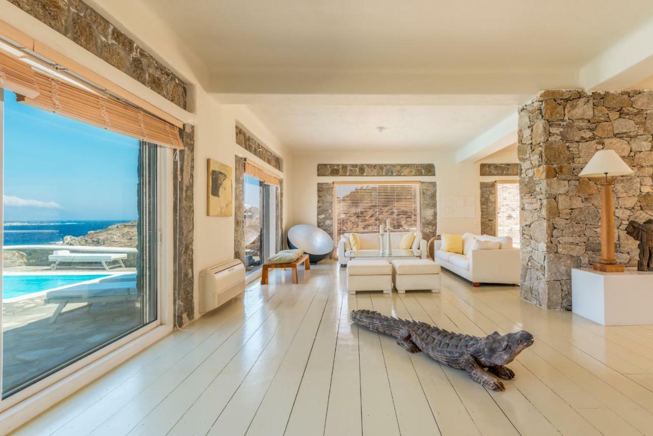 Coventina, Ornos - Cavo Delos, Mykonos *