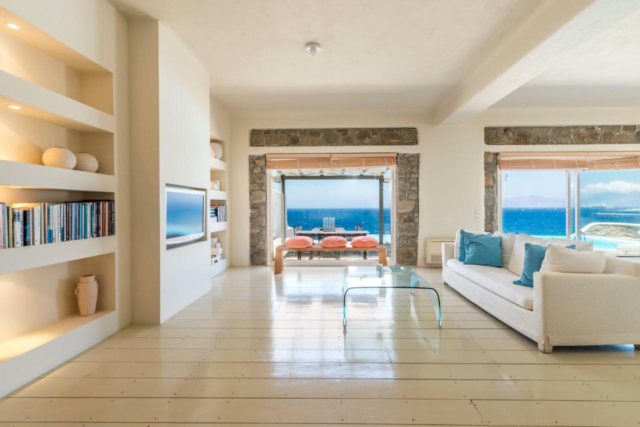 Coventina, Ornos - Cavo Delos, Mykonos