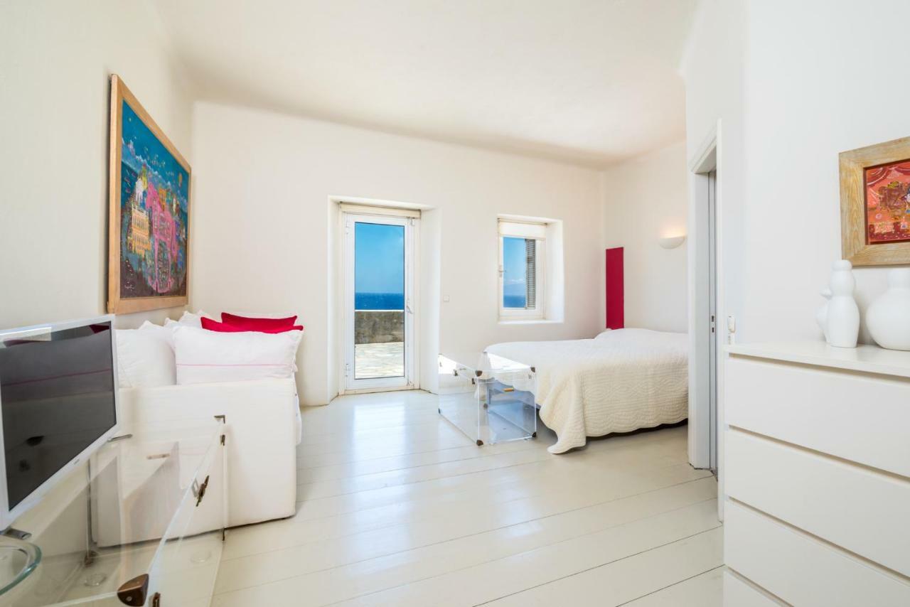 Coventina, Ornos - Cavo Delos, Mykonos *