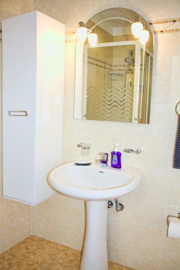 Apartment Charming Near Center And The Sea