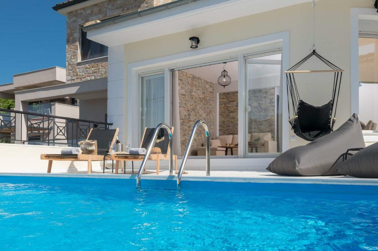 Arsenoi's Pool Villa *