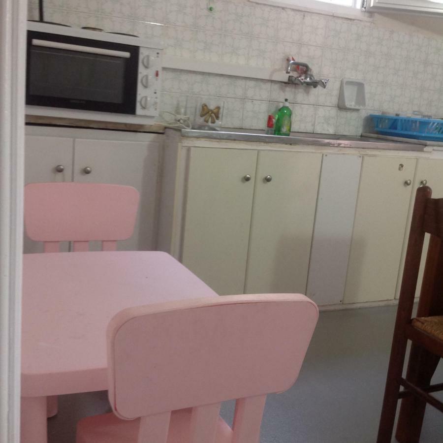 North East Athens Beach Apartment *