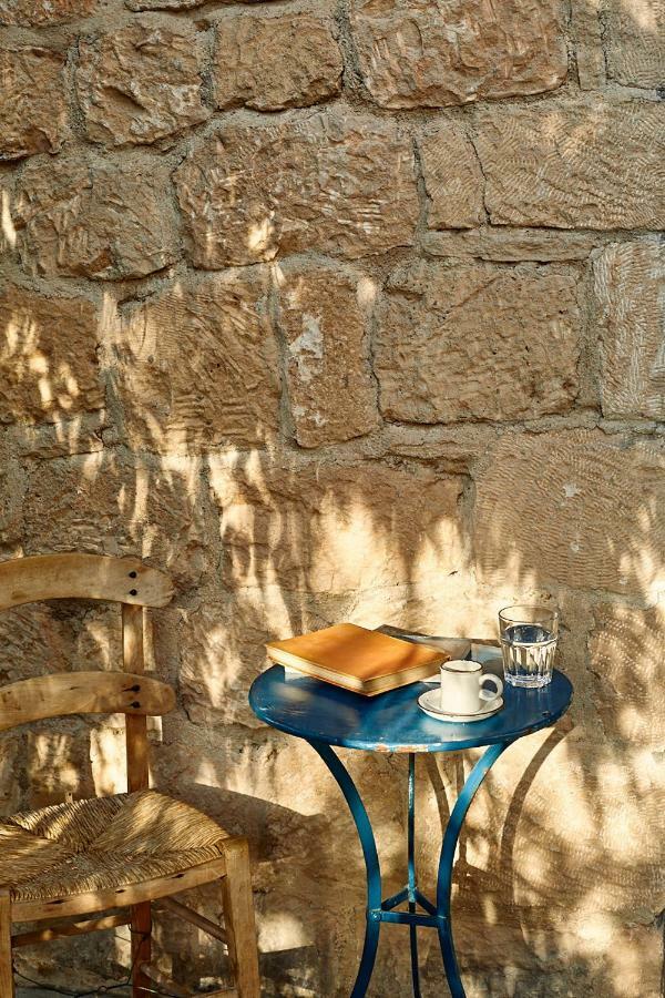 Nikolaou Art Guest house