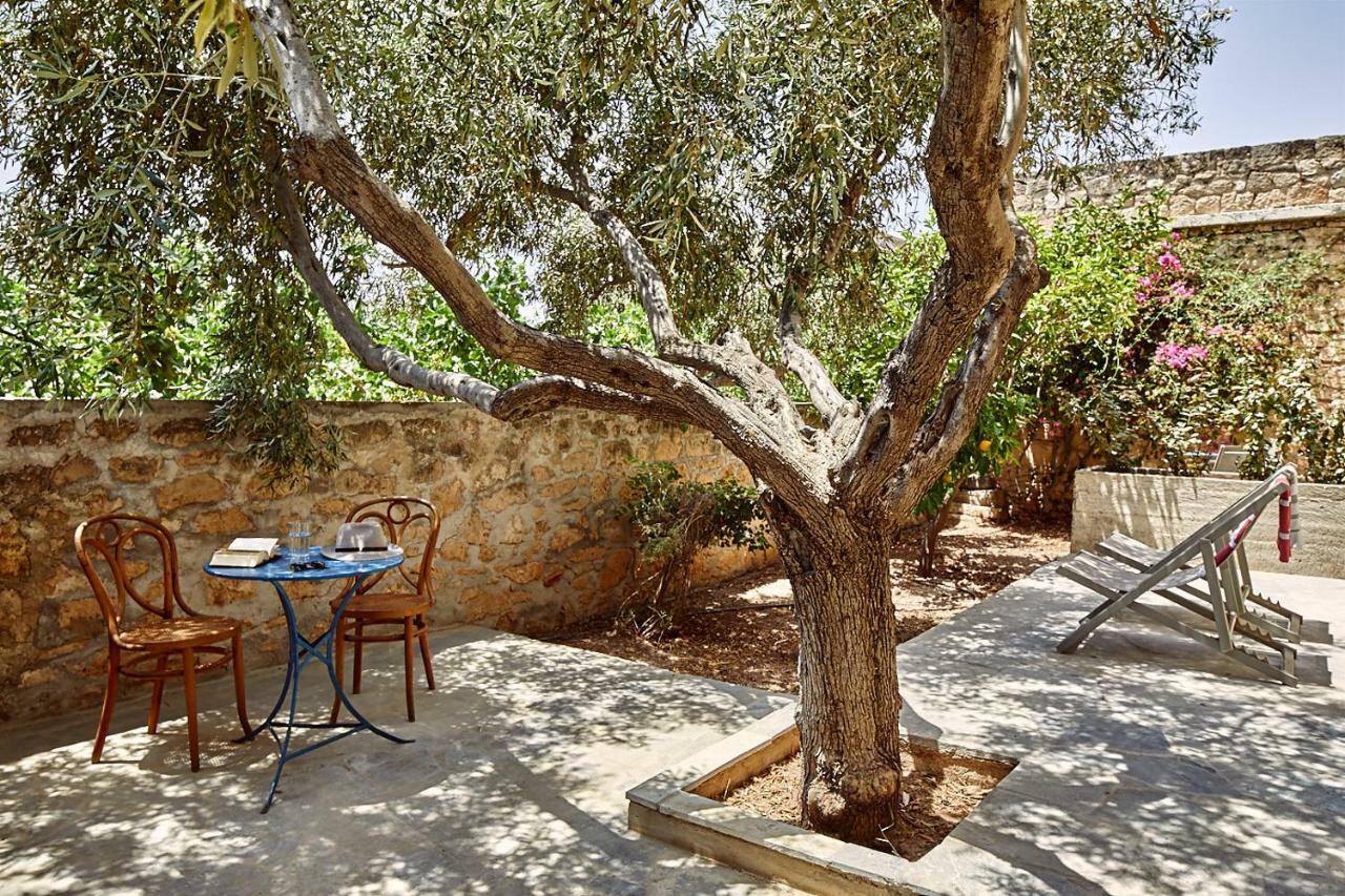 Nikolaou Art * Aegina