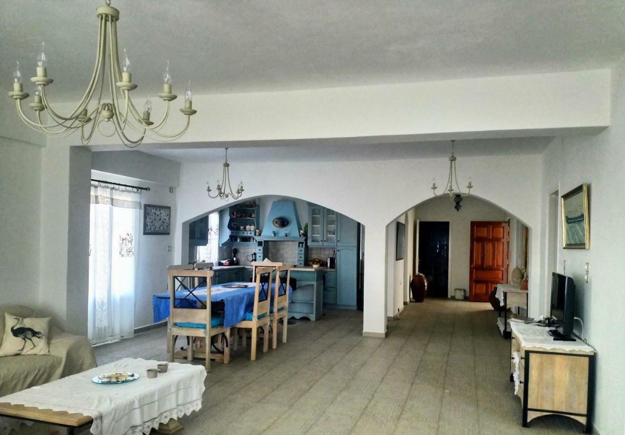 Fenia Holiday home *