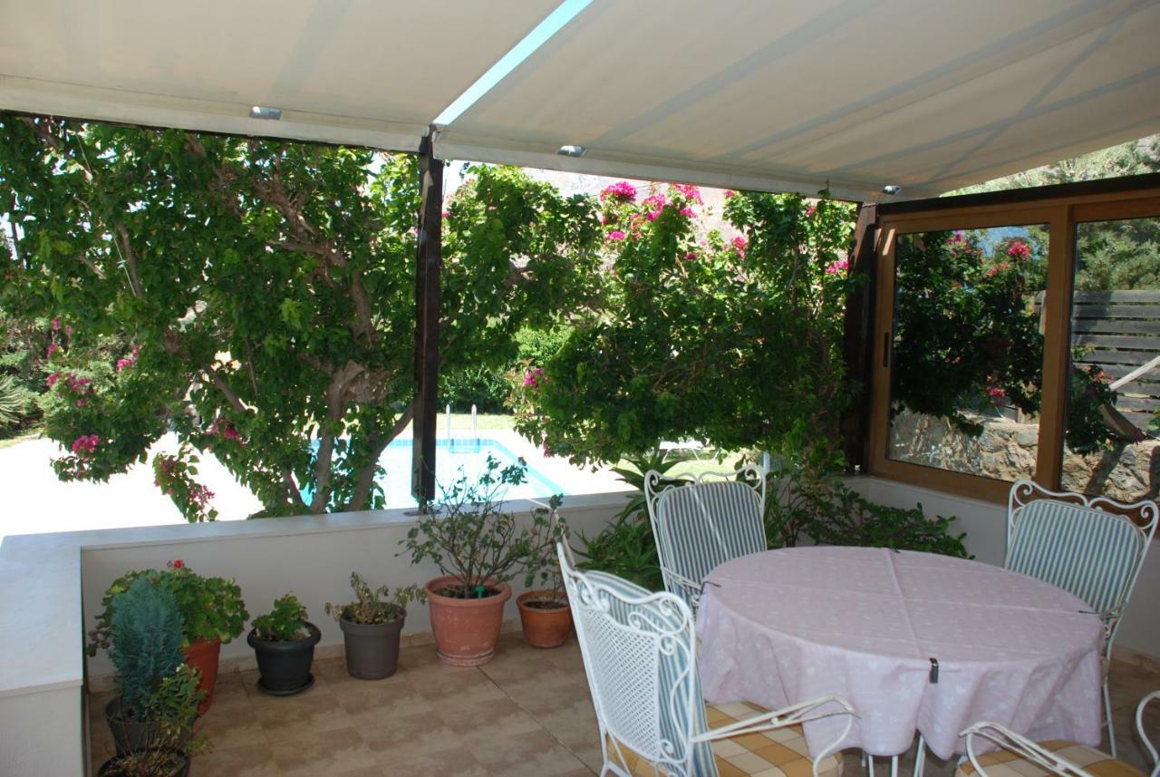 Villa With A Pool In Lefkogia *
