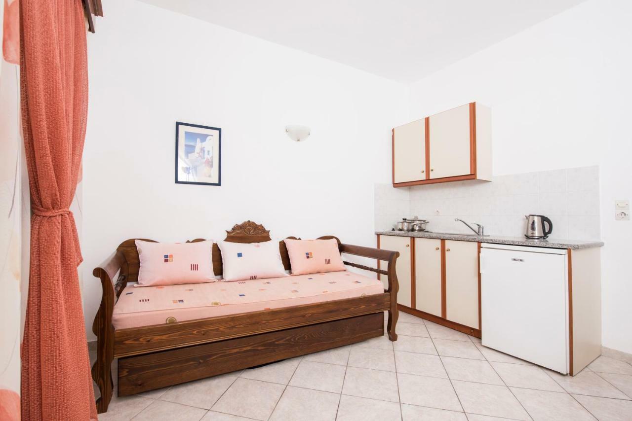 Voula Aparthotel Perissa (Santorini)