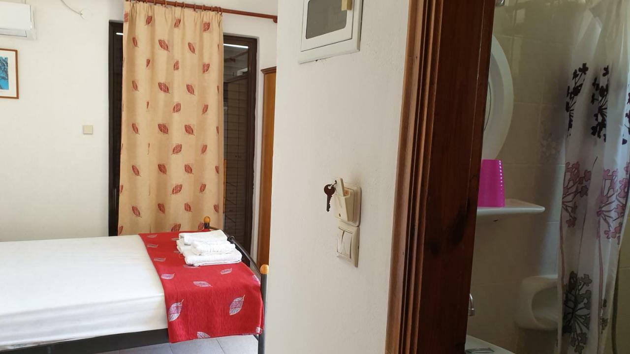 Makis Guest house