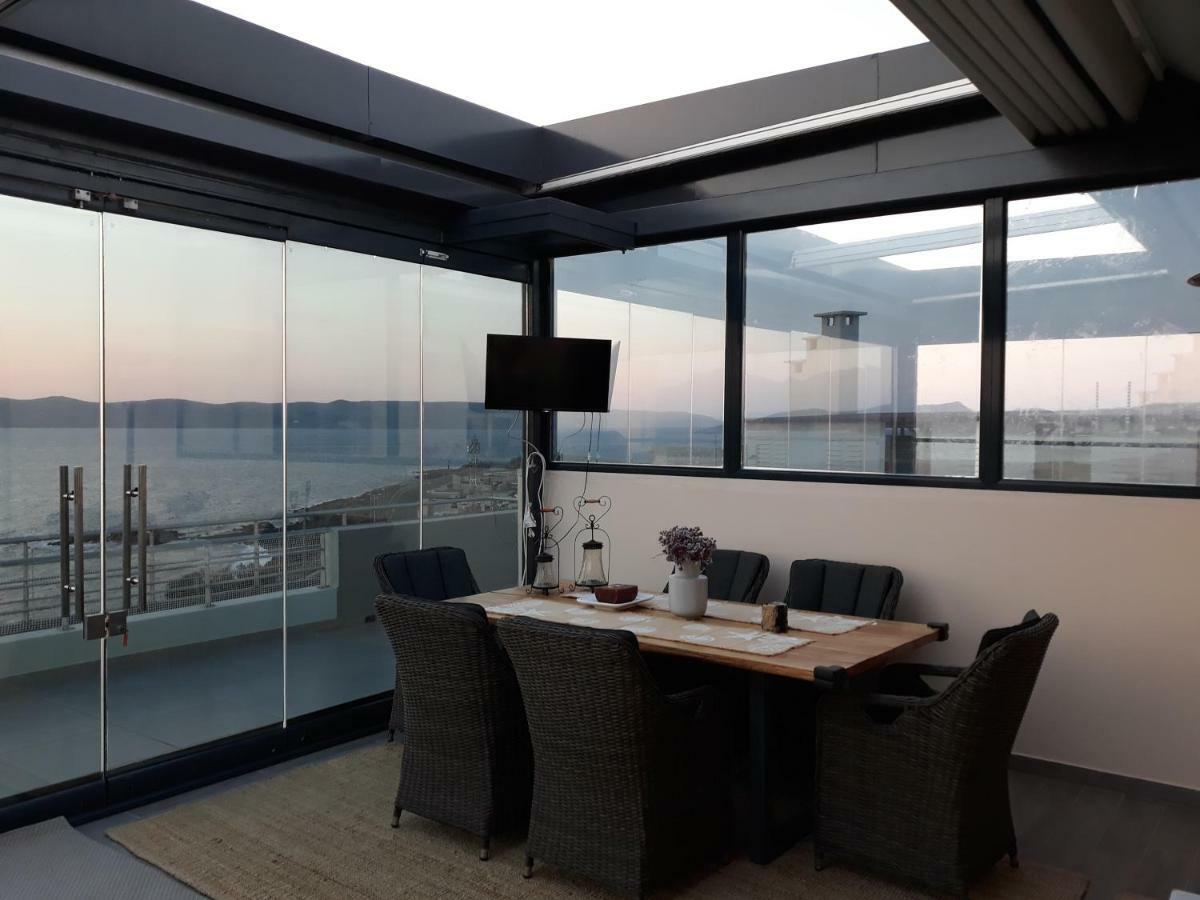 Deep Blue Apartment *