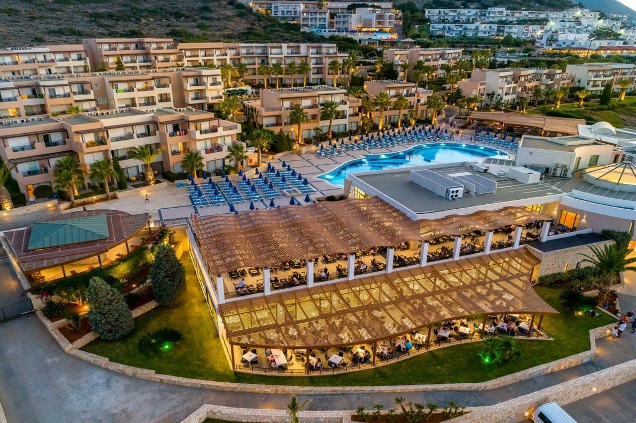 Aparthotel Golden - & 3*