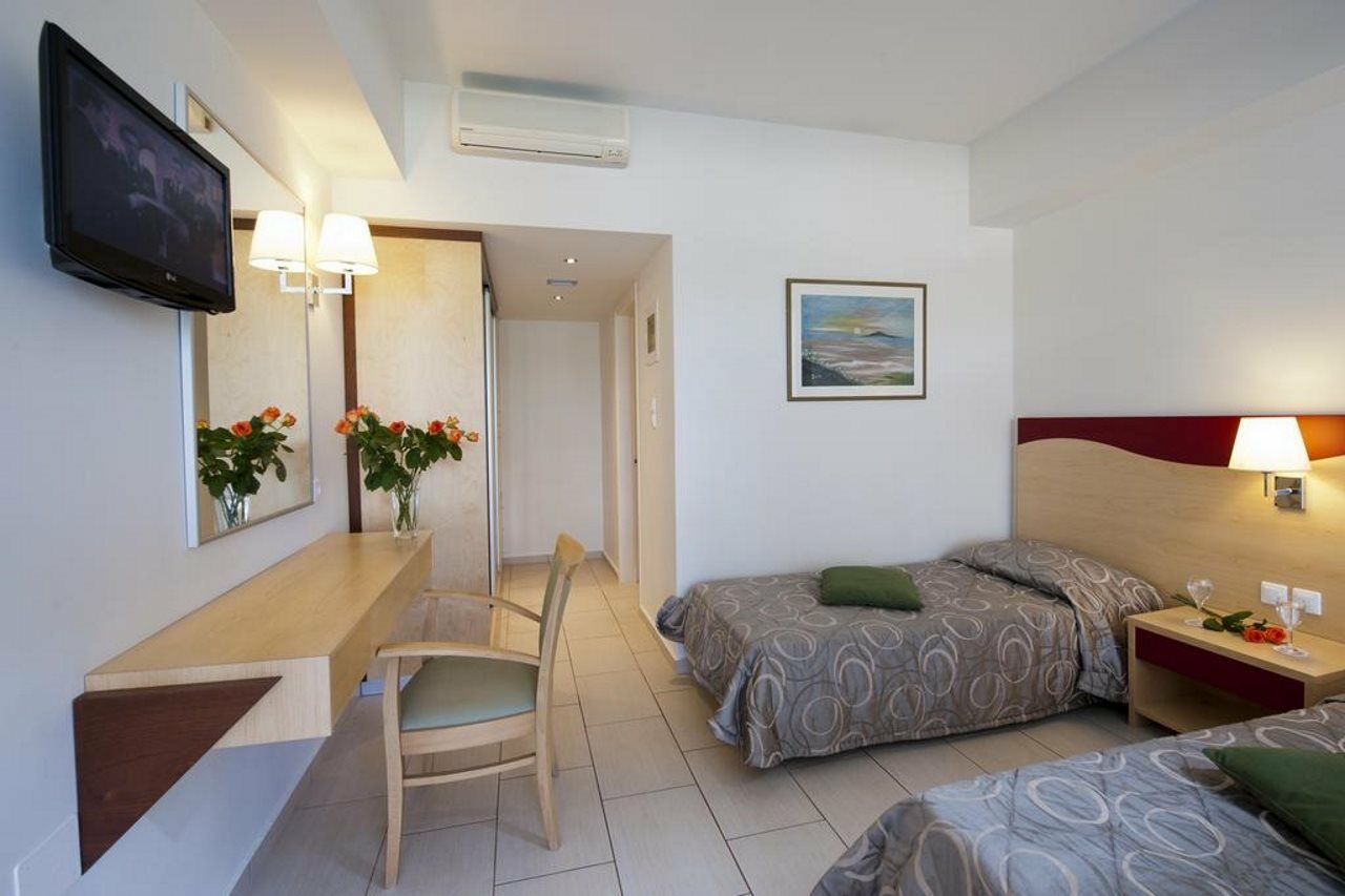 Aparthotel Golden - &