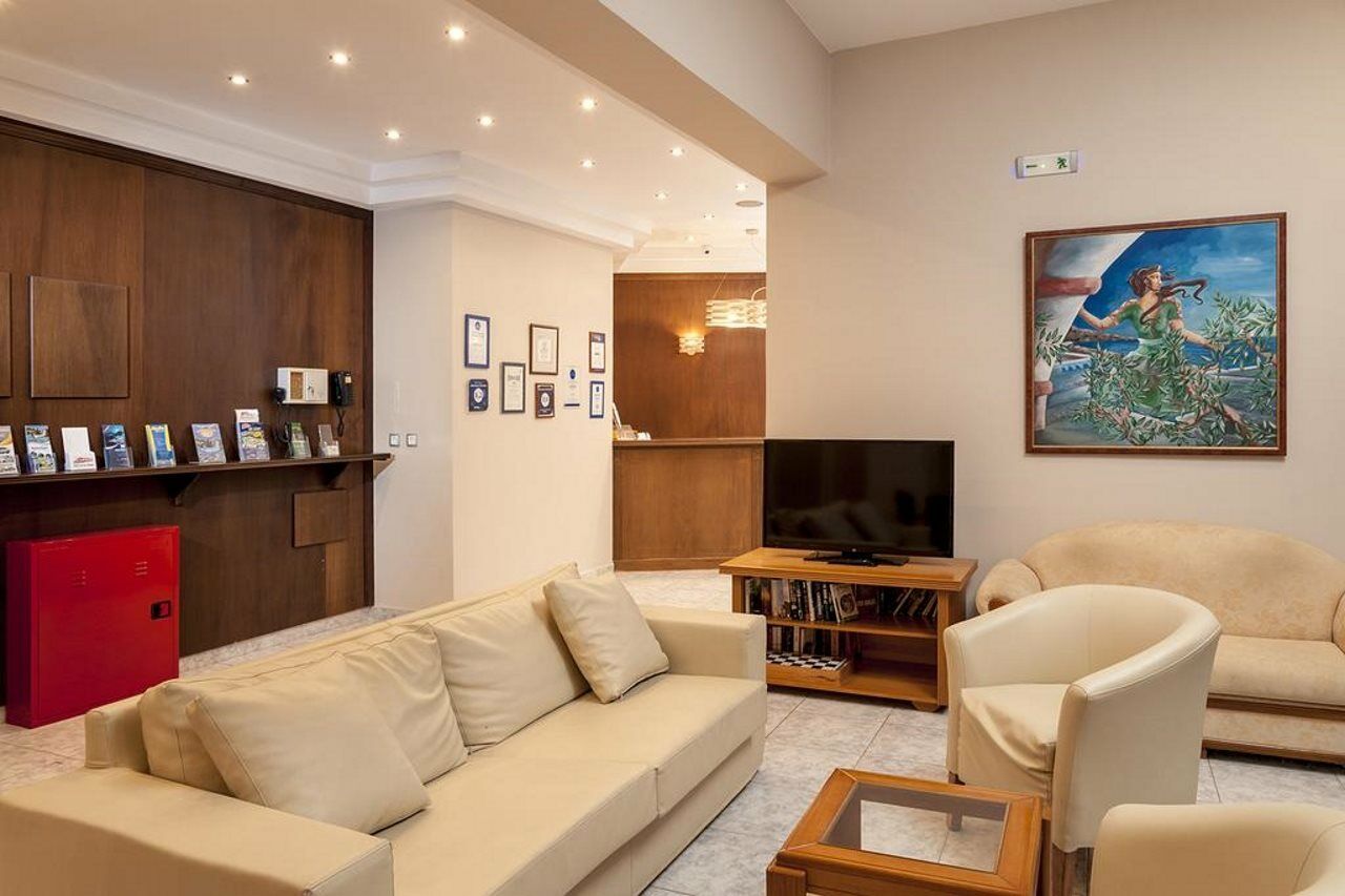 Adelais Hotel 2*