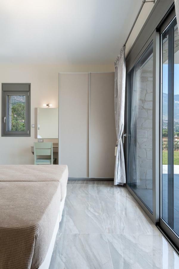 Kefalonia Stone - Petros Kefalonica