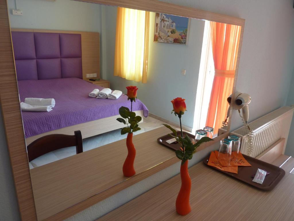 White Rose Hotel *