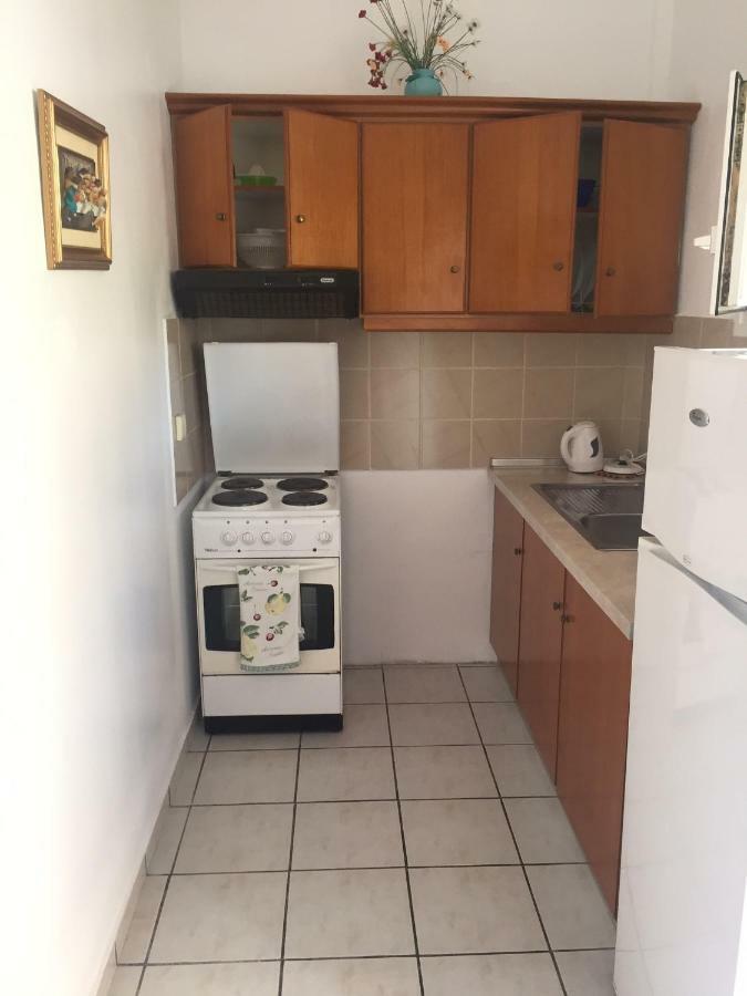 Magda. Apartment Agios Georgios Pagon