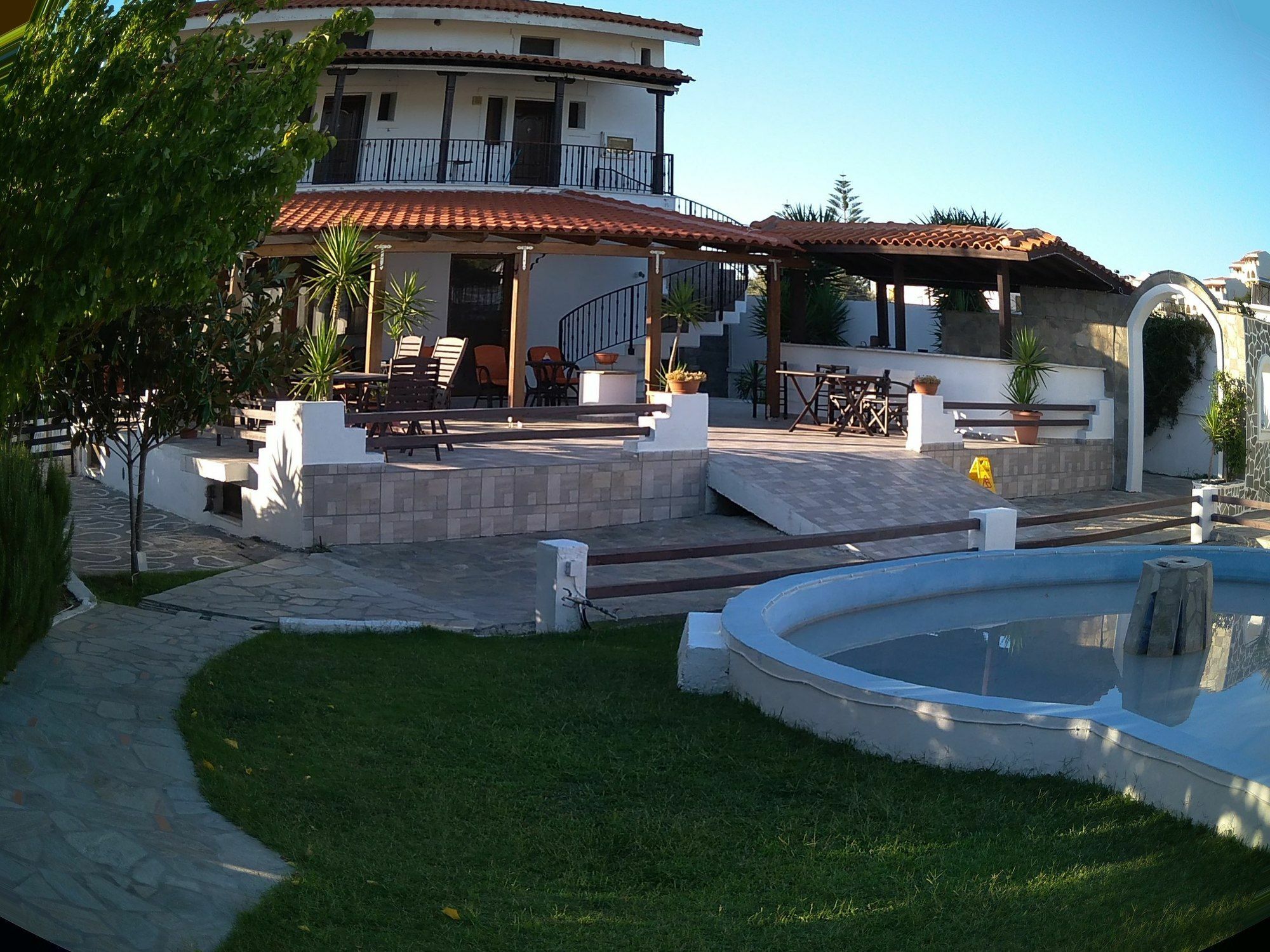 House Aparthotel 2*