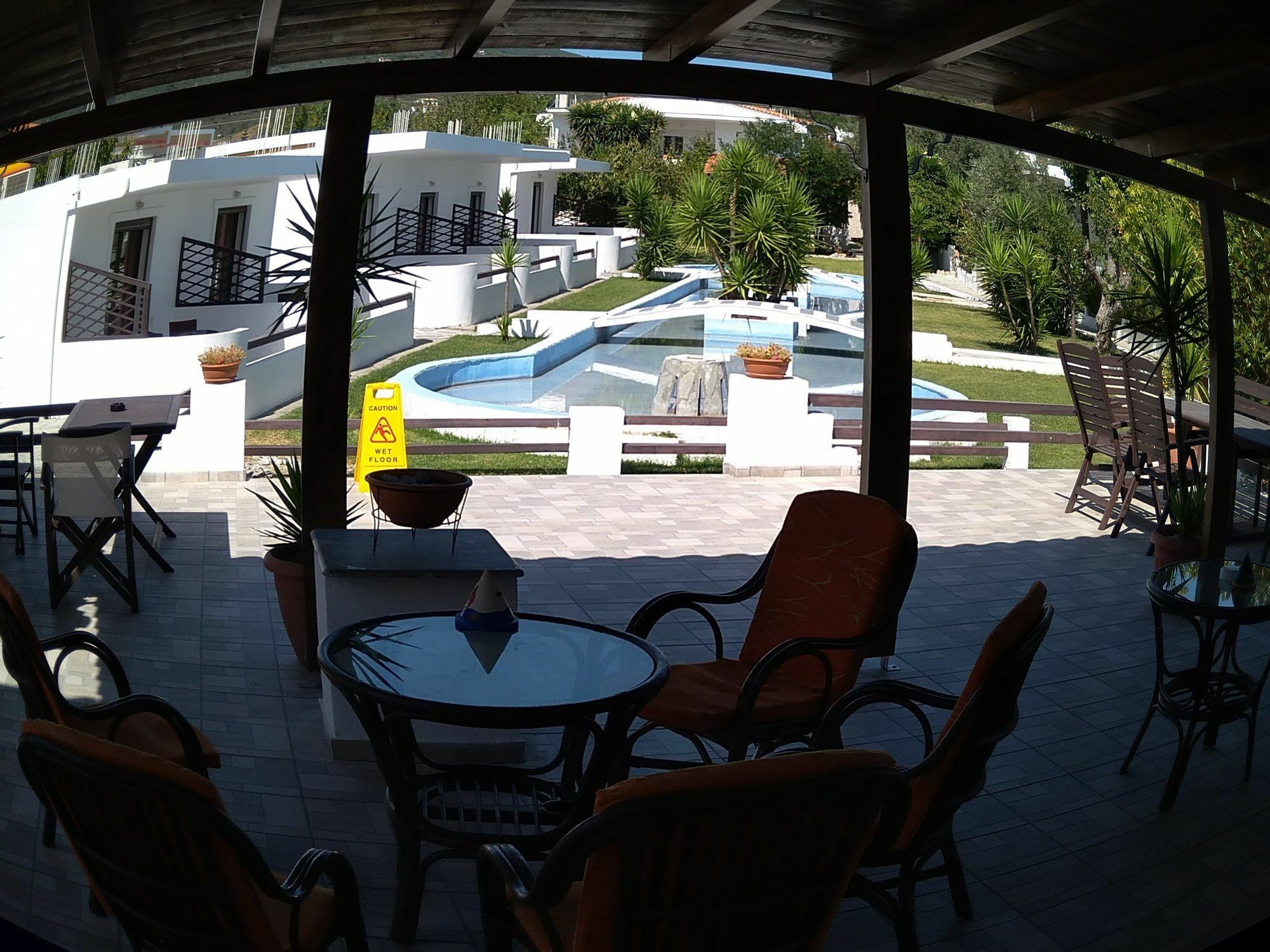 Aparthotel House 2*