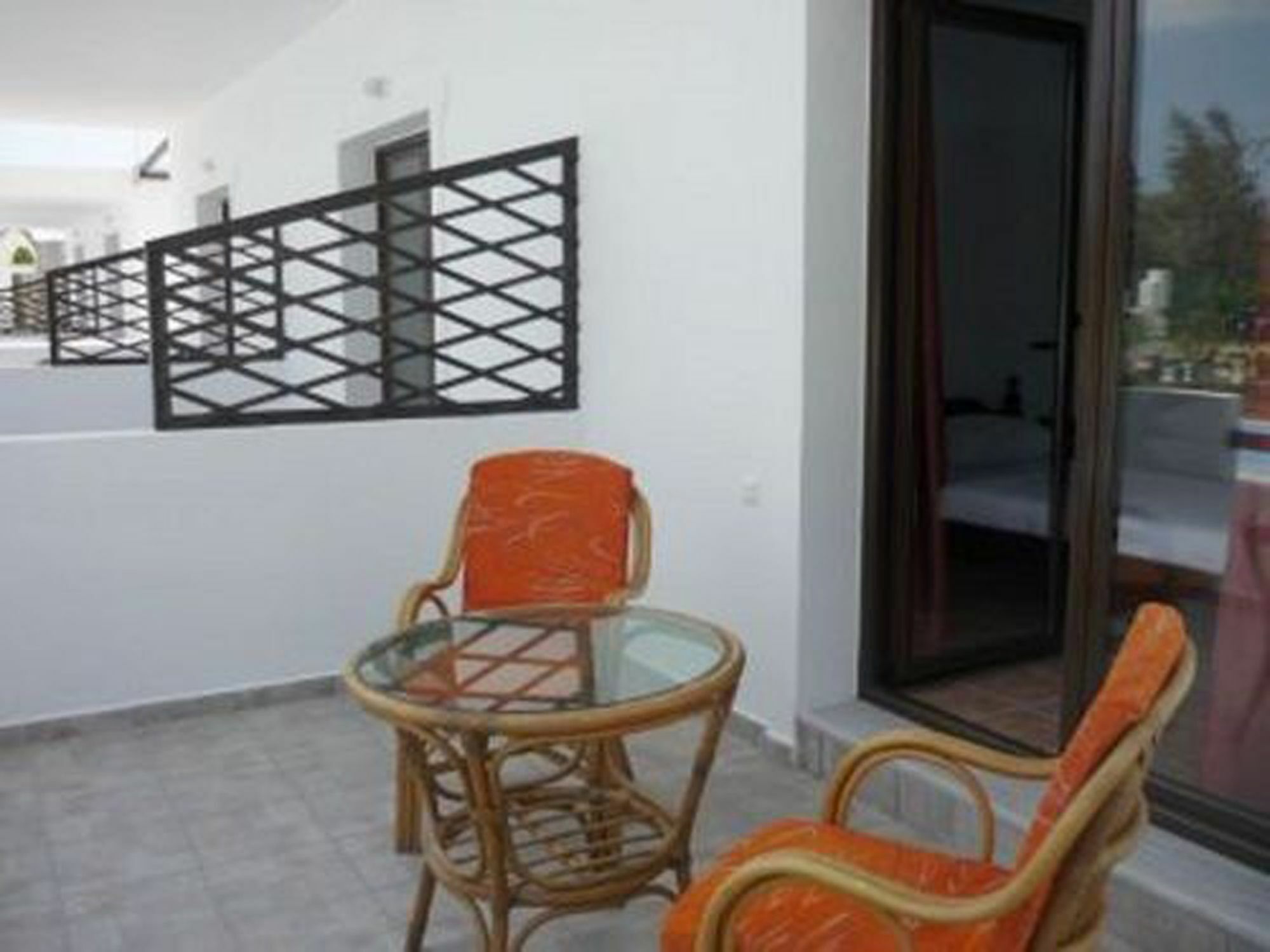 Aparthotel House